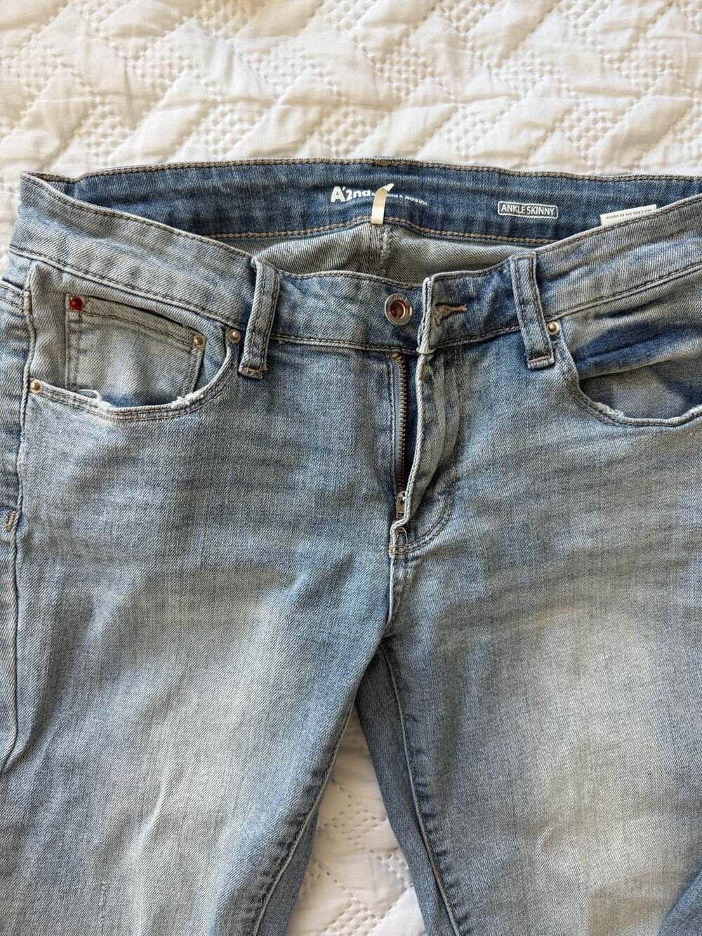 A’2nd For All Mankind Size 5 MediumStraight Jeans Distressed ( 0022)